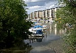 Bällstaån från Bällstabron mellan Stockholm och Sundbyberg. Bostadshusen på bilden ligger i Sundbybergs kommun.