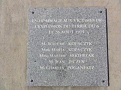 Plaque en hommage aux victimes de l'explosion du terril.