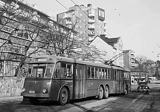 Trådbuss 98 på Gröndalsvägen, 1954.