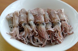 Horaegi-sukhoe (blanched loliolus squid)