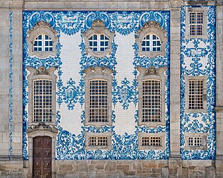 Azulejos de la façade latérale de l'église des Carmes de Porto. (définition réelle 4 377 × 3 502)