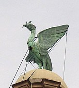 Uno de los dos Liver Birds que están encima de cada torre del edificio