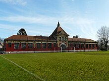 Photographie montrant la façade de l'école Hostetter