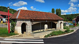 Le lavoir-abreuvoir.