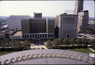 Huntington Bank building by the Neil House hotel in the 1980s