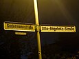 Straßenschild der Otto-Bögeholz-Straße am Übergang zur Sudermannstraße