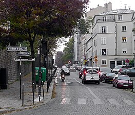 Vue de la rue de Bagnolet au niveau de la place Saint-Blaise, en direction de la porte de Bagnolet.