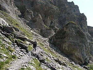 Le chemin pédestre du col du Panix entre Elm (Glaris) et Pigniu (Grisons). Route commerciale vers l'Italie au Moyen Âge, Alexandre Souvorov le franchit en 1799.