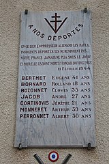 Stème sur la mairie, à la mémoire de la rafle du 11 février 1944.