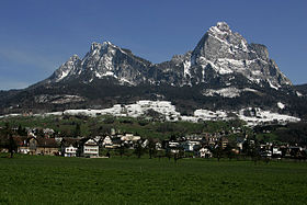 Vue du Petit et du Grand Mythen.