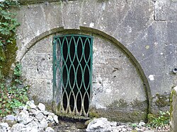 Façade de l'édifice abritant la source de la Marne