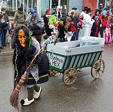 Steibruch-Hex Buchenbach lors du grand défilé de la Guilde infernale de Kirchzarten en 2018.