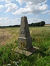 Ganzmeilenobelisk, an einem Feldweg