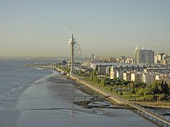 Vue de Lisbonne depuis le Parc des nations.