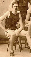 Der Olympiadritte über 200 Meter Hürden Walter Tewksbury war außerdem auch Sieger über 200 Meter und 400 Meter Hürden sowie Zweiter über 60 und 100 Meter