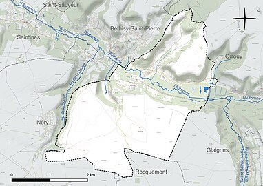 Carte en couleur présentant le réseau hydrographique de la commune