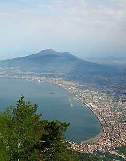 Castellammare di Stabia med Neapelbukten och Vesuvius