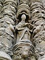 Escultura de San Isidoro de Sevilla en de la fachada.