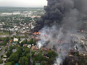 Vue depuis l'hélicoptère de la SQ le jour du déraillement.