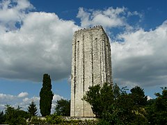 卢丹城堡（法语：Château de Loudun）碉楼