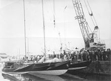 Photographie noir et blanc d'un bateau.