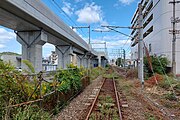 廃止された旧地上線。架線も撤去されている。（2024年10月）