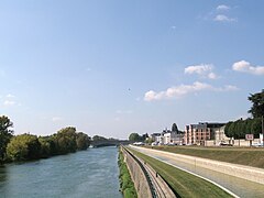 Le marché d'Orléans se tient au bord de la Loire.