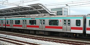 標準の4扉車両の外観（デハ5605）