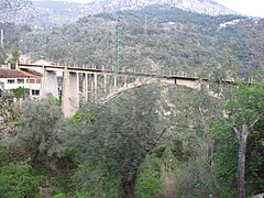 Le viaduc de Monti, construit en béton armé.