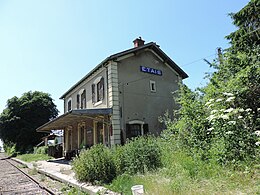 Ensemble du bâtiment de l'ancienne gare d'Étais-la-Sauvin.