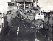 1958年8月24日海戰，國軍中海號戰車登陸艦被解放軍魚雷快艇的魚雷命中艦艉後，在船塢的照片。