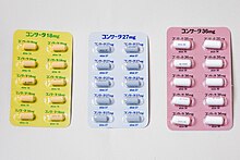 左から、コンサータ錠18mg、27mg、36mgPTPシート。色はそれぞれ、黄色、グレー、ピンク。ひとつのPTPシートに10錠ずつ包装されている。36mg錠は、18mg錠、27mg錠と比べて、PTPシートも薬剤も少し大きい。