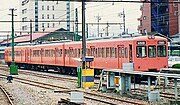 クハ302を先頭とした3両編成（1999年 高崎駅）