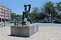 Sculpture de Nèg Mawon, symbole de l'esclave libéré, au cœur de Port-au-Prince (Haïti).