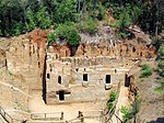 La necropoli delle Grotte, au sein du site de Piombino, édification étrusque taillée à même le grès calcarénitique et pourvue de deux hypogea, attribuée au IVe siècle av. J.-C. - IIe siècle av. J.-C.[78].