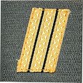 Insigne sergent-chef : tenue de combat - insigne de grade de service courant porté sur le torse (ou galon de poitrine).