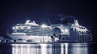 Le Viking Sky et le GNV Cristal en escale à Sète. Novembre 2018.