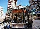 Kiosque moderniste de la place de la Paix.