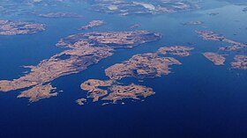 Åmøy (en haut dans le ooin à droite), Rennesøy (à gauche) et Mosterøy (à droite).