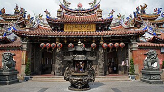 Lecheng Temple, Taichung City (1790), restored in 1920s.