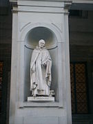 Statue de saint Antonin de Florence sur le piazzale des Offices à Florence.