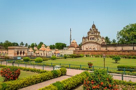 Des temples de Shiva et le temple de Krishna Chandraji, au sein du complexe palatial (rajbari) de Kalna, dans le district de Bardhaman.