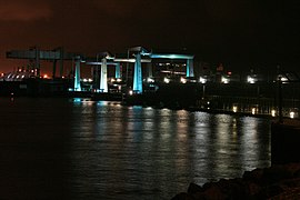 Le barrage de nuit.