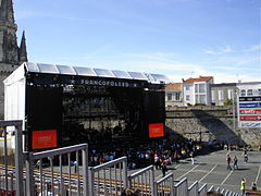 Scène des Francofolies de la Rochelle située sur le parking Saint-Jean-d'Acre à côté de la tour de la Lanterne.