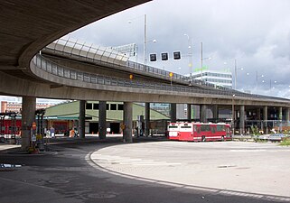 Påfartsrampen mot norr med Hornsbergsdepån i bakgrunden, 2011.