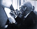 Jean Jules-Verne signant sa donation au Musée Jules Verne lors de son inauguration en 1978 à Nantes