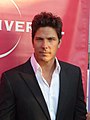 Michael Trucco interpreta Kevin