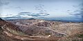 L'un des puits actifs de la mine de Morenci. Les strates horizontales sont les fronts de taille. Les terrils sont de la roche lessivée.