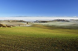 Vista da Cuenca de Pamplona desde a Serra do Perdão com Pamplona envolvida em nevoeiro.