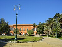 La façade principale vue de la Piazza Bonavino.